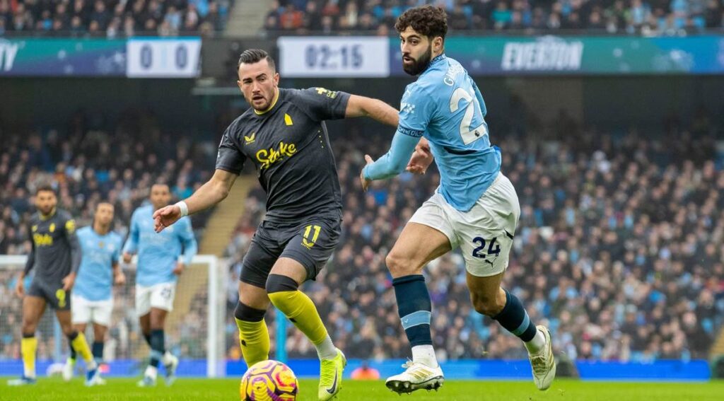 Everton thi đấu thất vọng trong khi Man City có liên tiếp chiến thắng